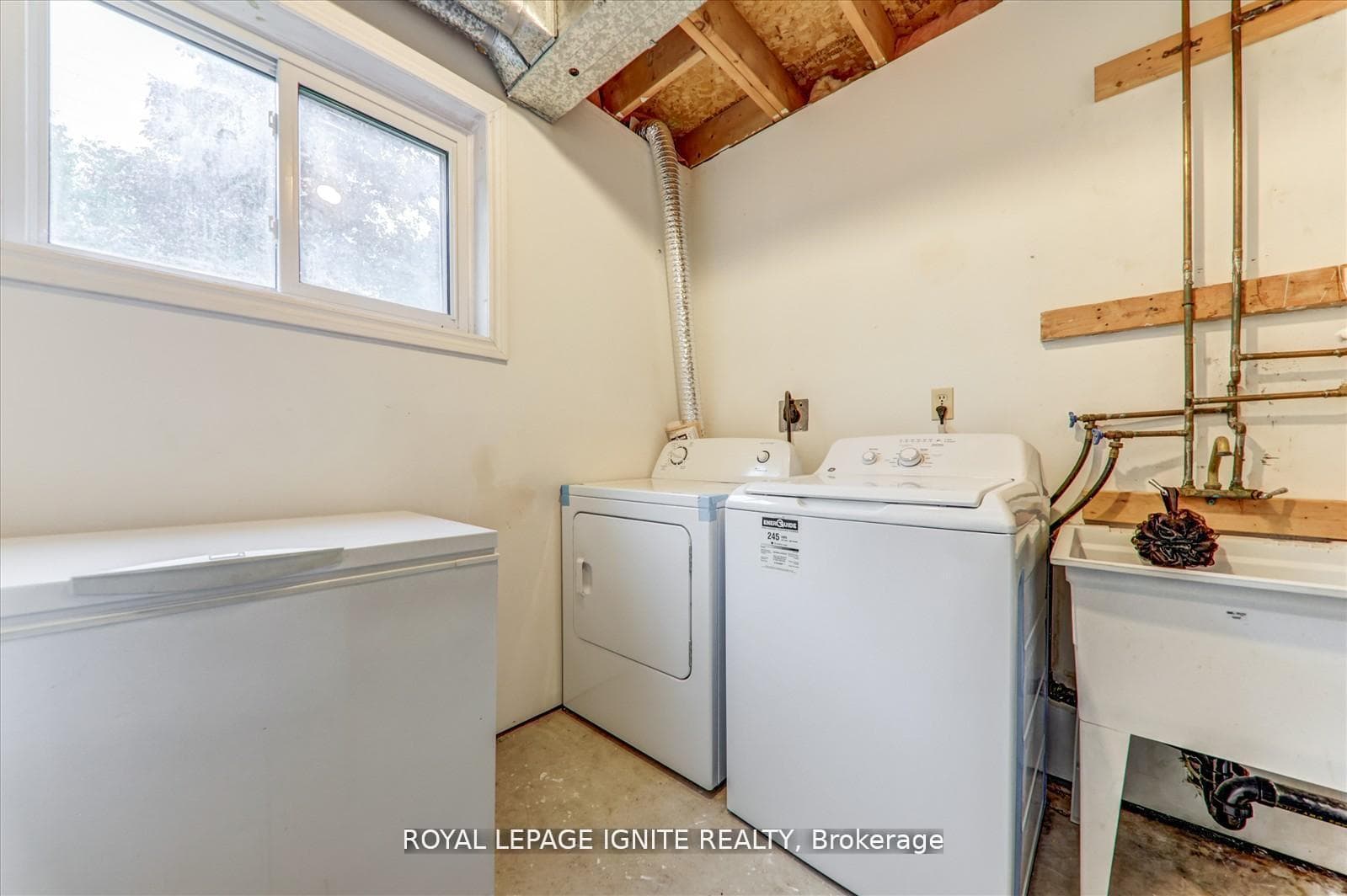 412 Prince Of Wales Drive photo 31