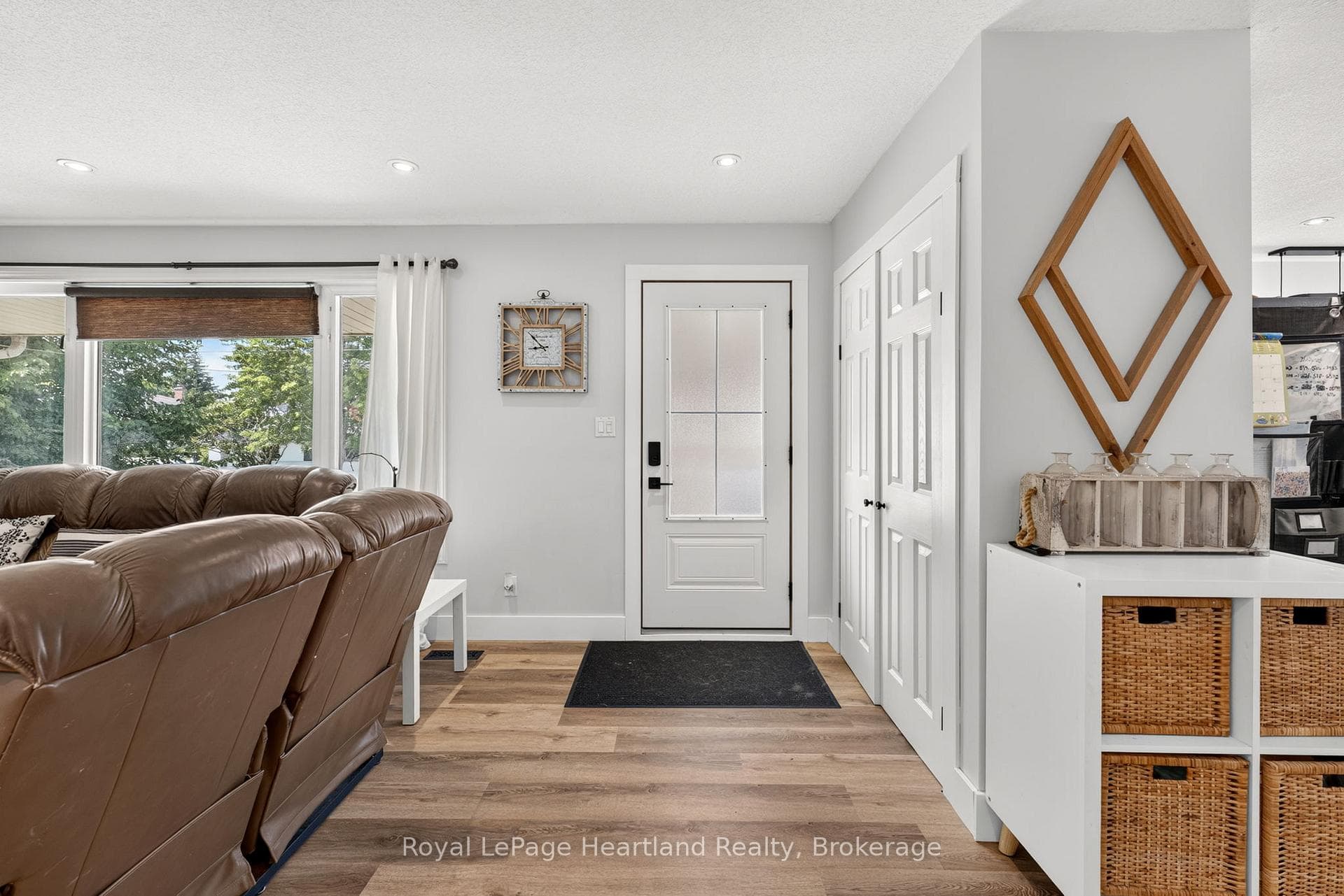 240 Elm Avenue photo 3