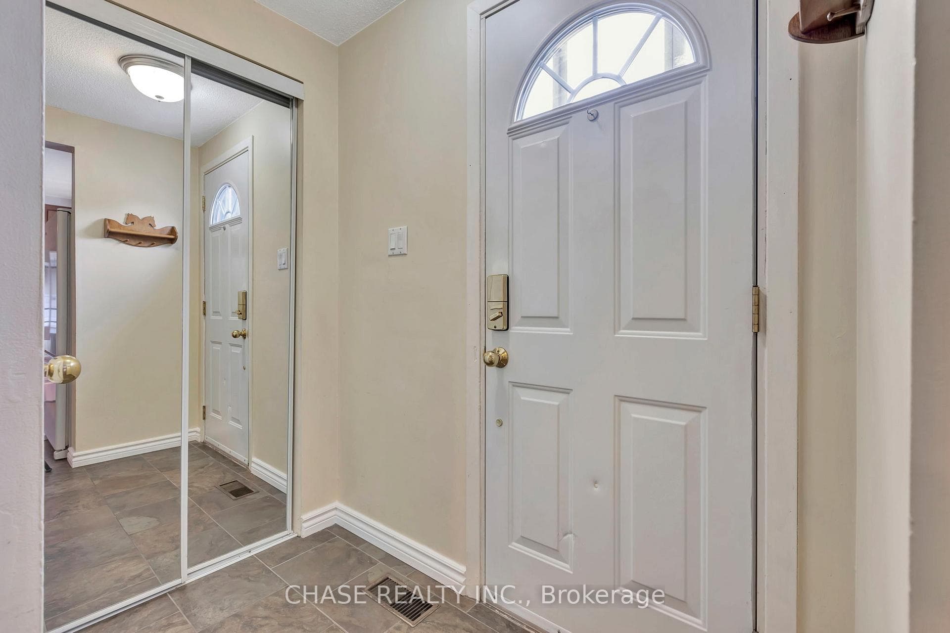 151 Gateshead Crescent Unit 116 photo 5