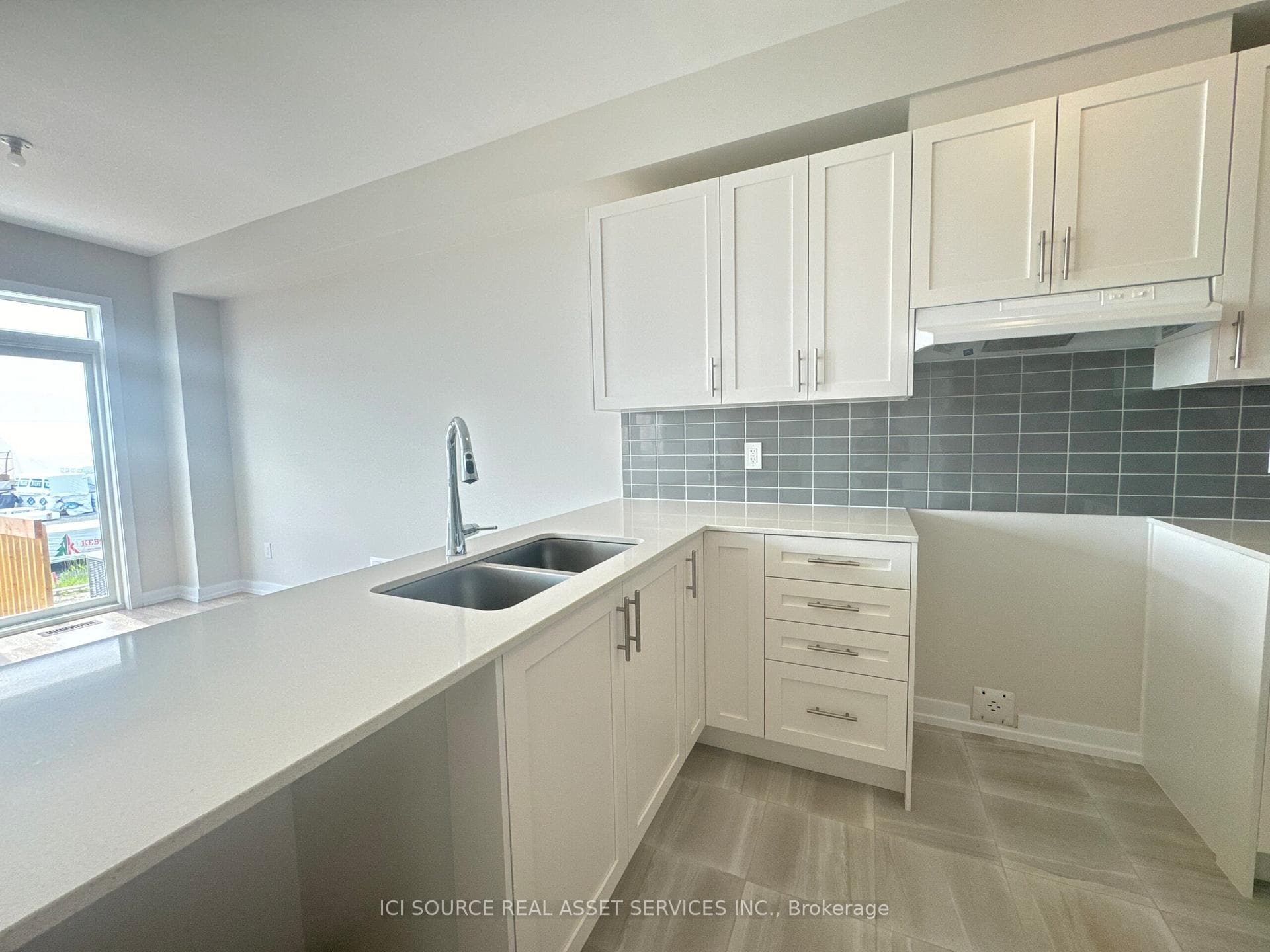 515 Oldenburg Avenue photo 10