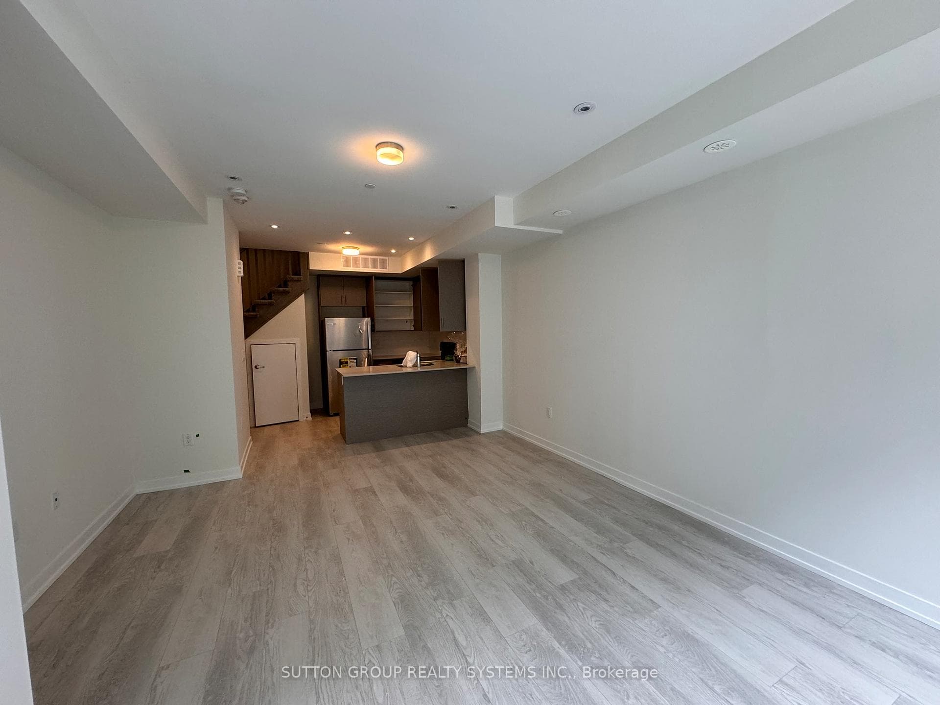 3566 Colonial Drive Unit 9 photo 6