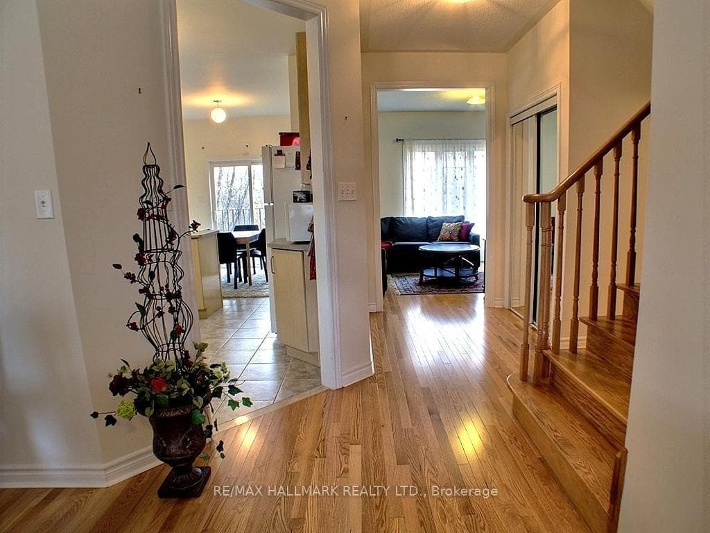 135 Maroon Drive photo 11
