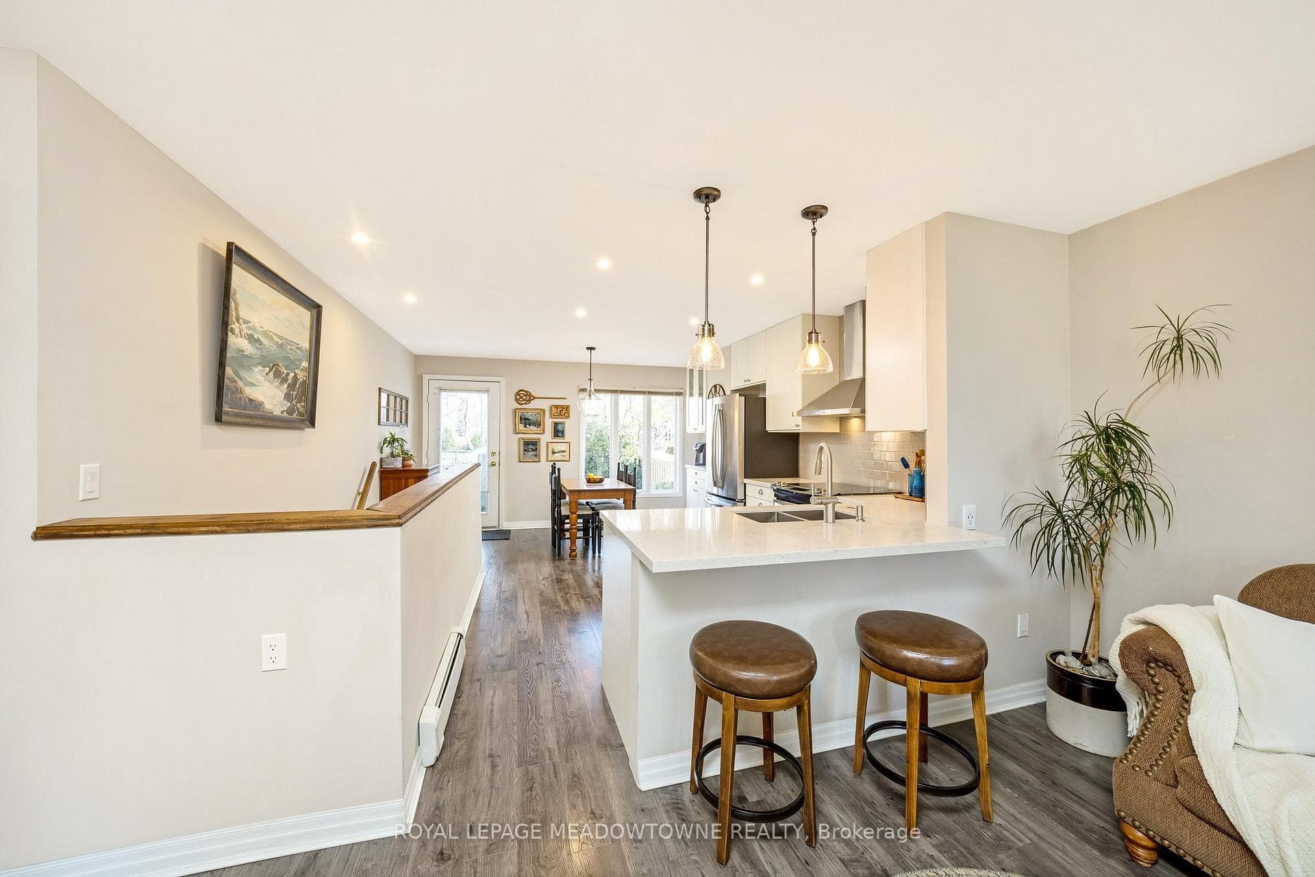 1043 Cawthra Road photo 9