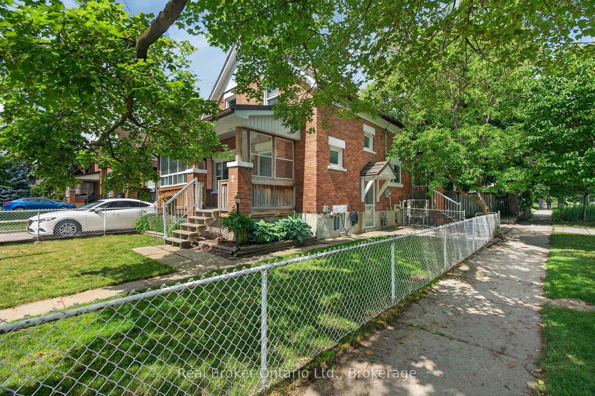 2 Herlan Avenue photo 4