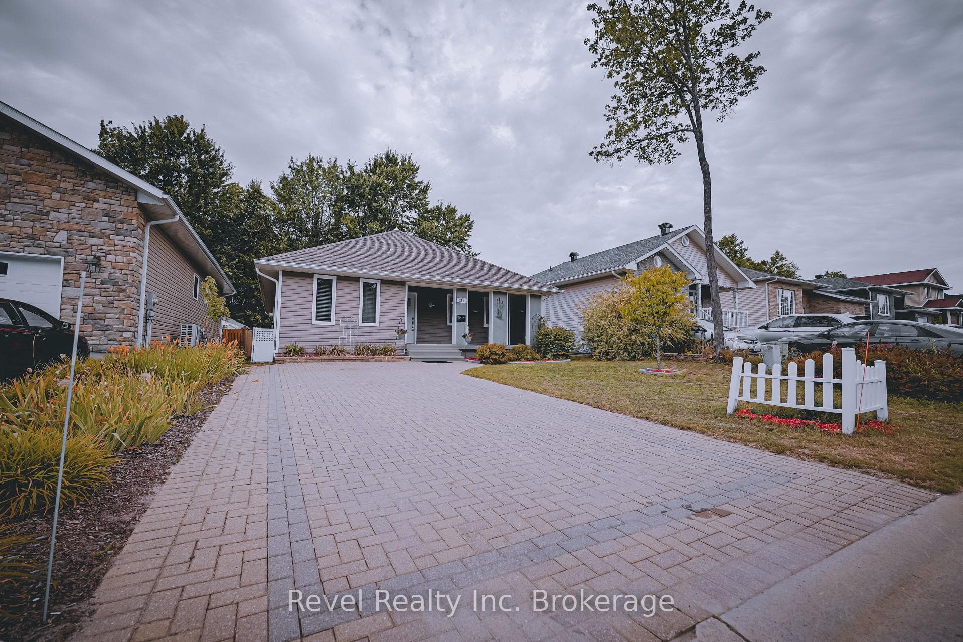 256 Thelma Avenue photo 2