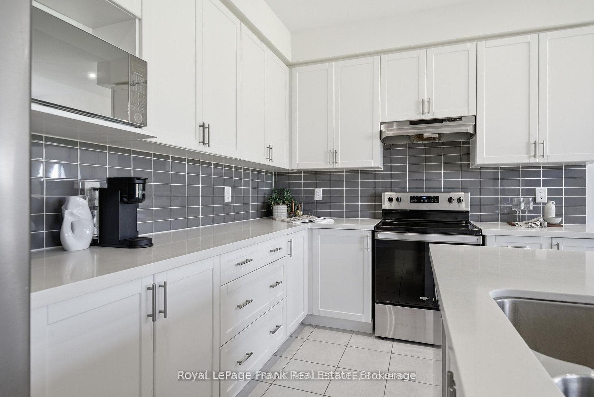 15 Highlands Boulevard photo 12