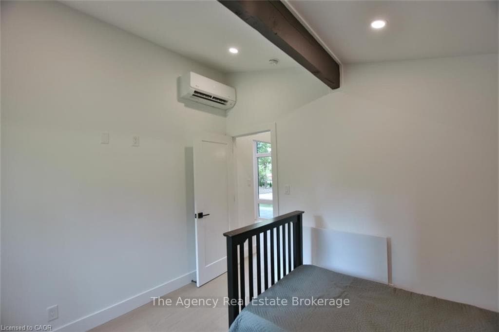 135 LONGPOINT Road photo 49