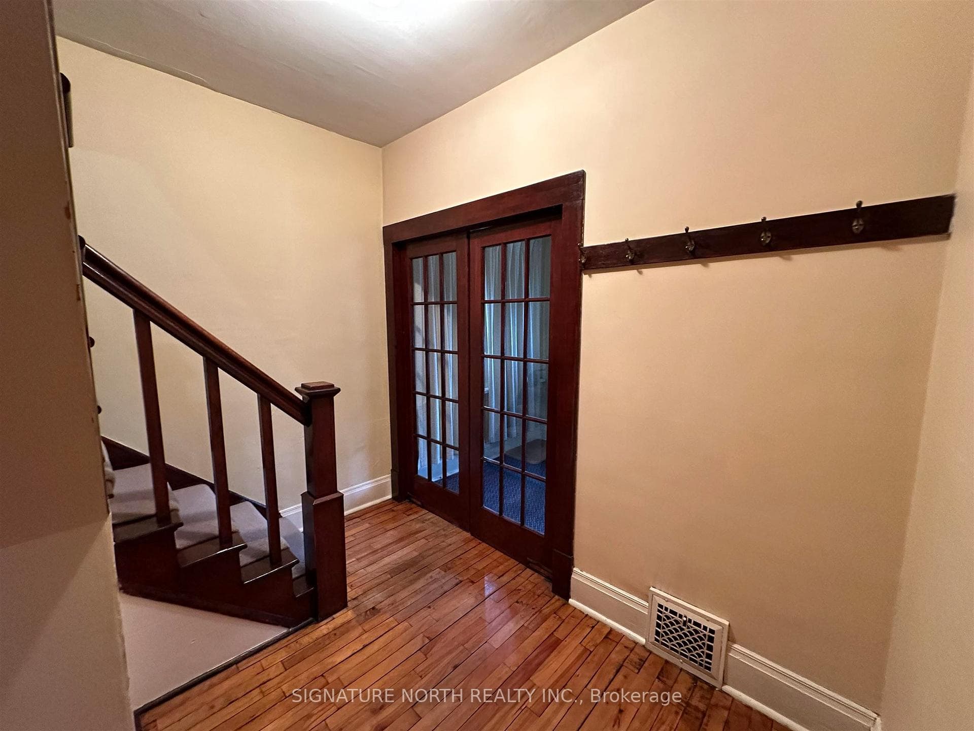115 Brock St E photo 5