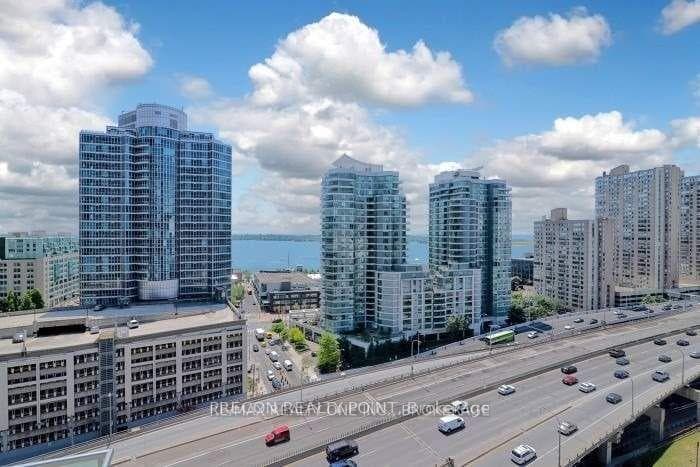 25 Lower Simcoe Street Unit Ph08 photo 2