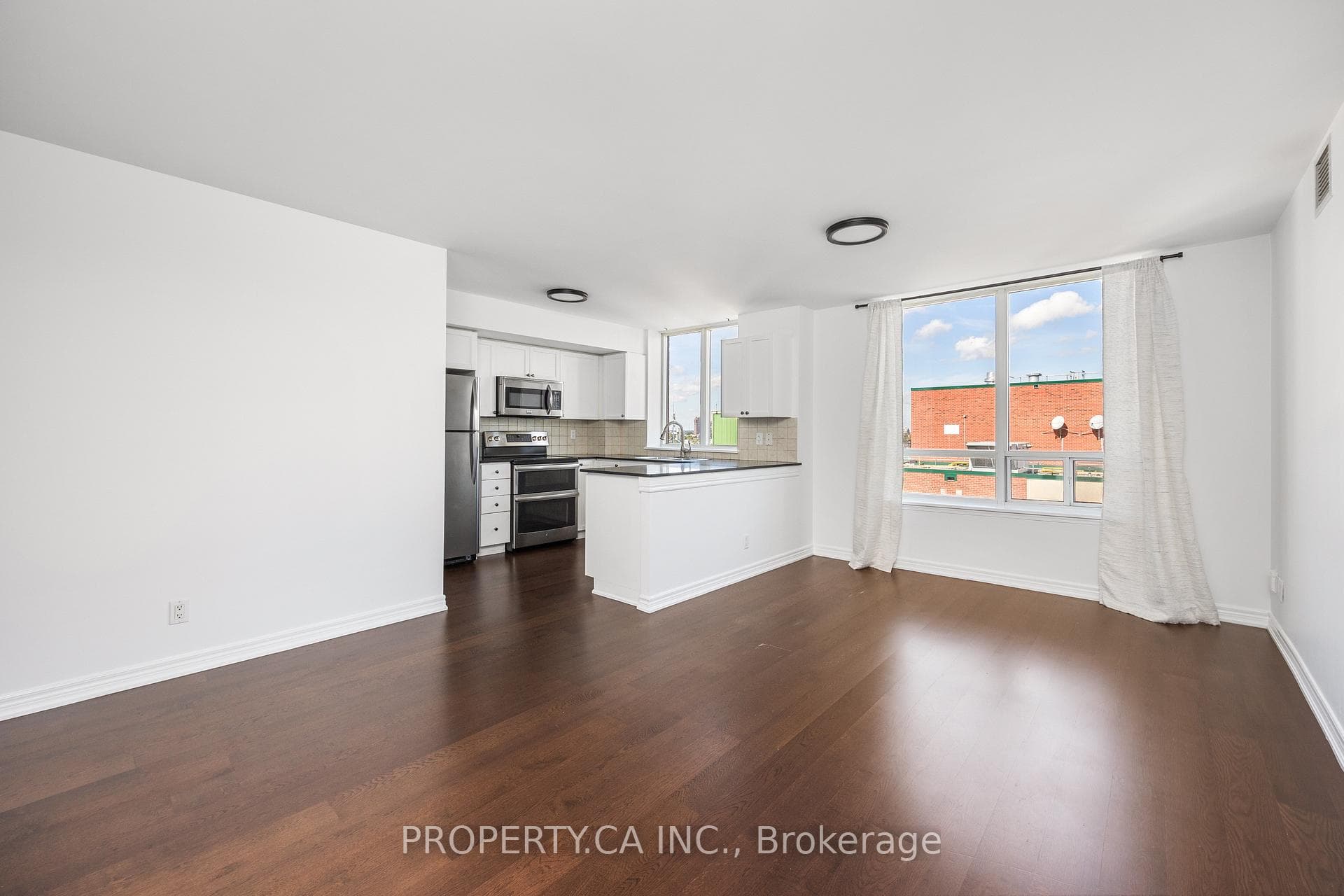 1369 Bloor Street Unit 1114 photo 2