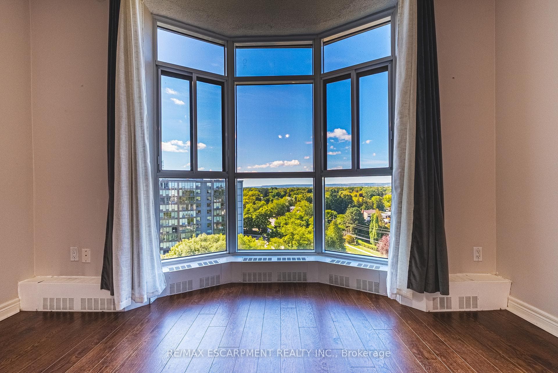 5250 LAKESHORE Road Unit 1009 photo 7