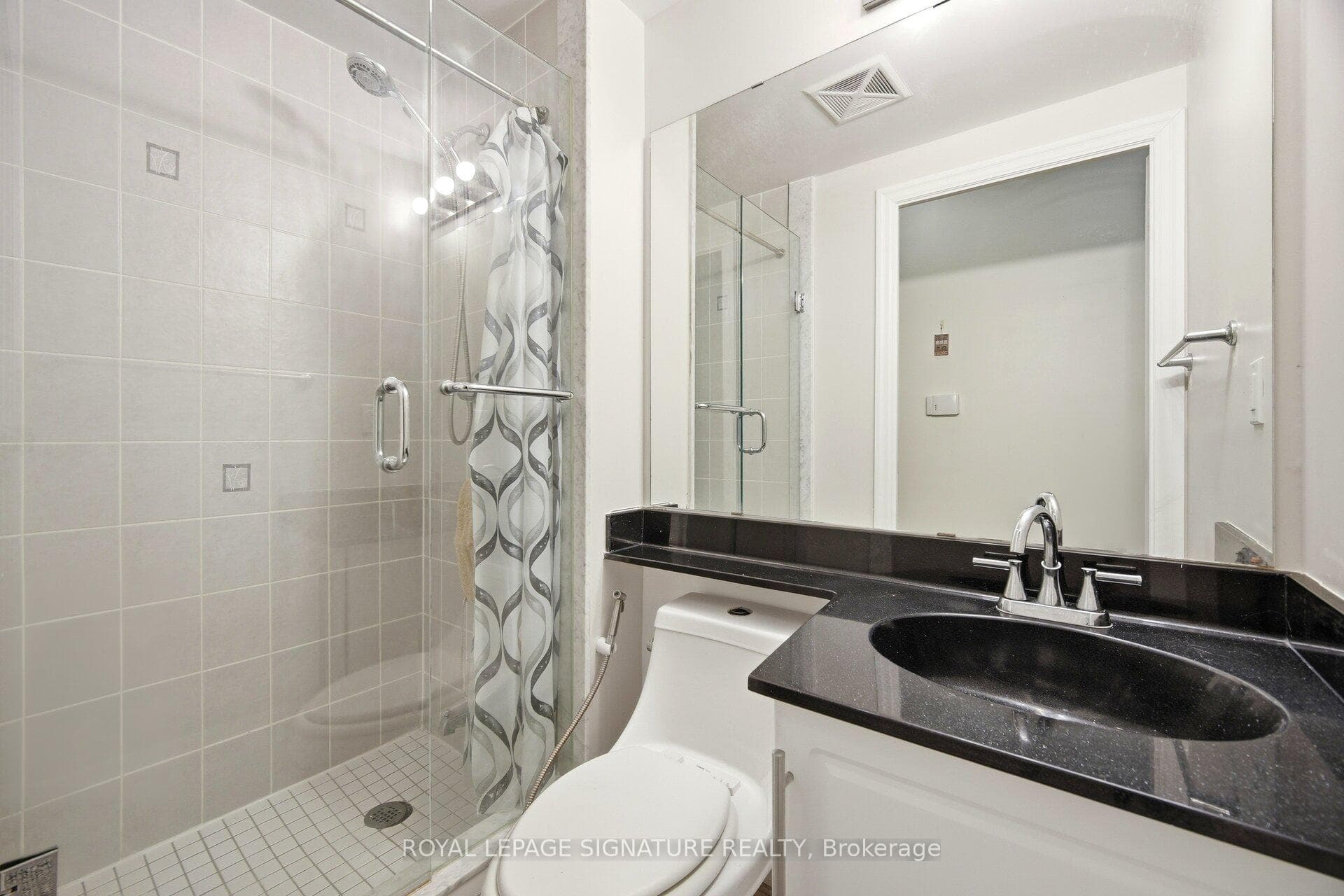 220 Burnhamthorpe Road Unit 1507 photo 15