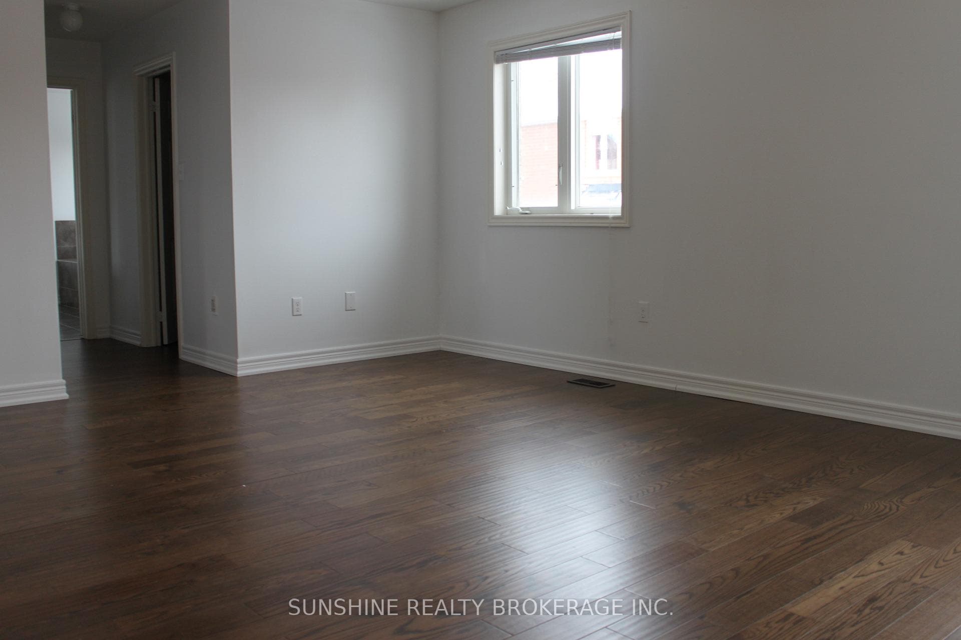 1043 Blackhall Crescent photo 9