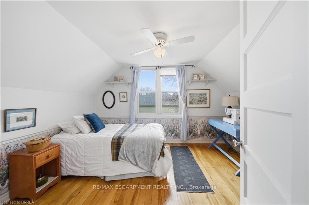 112 Dundas Street photo 12
