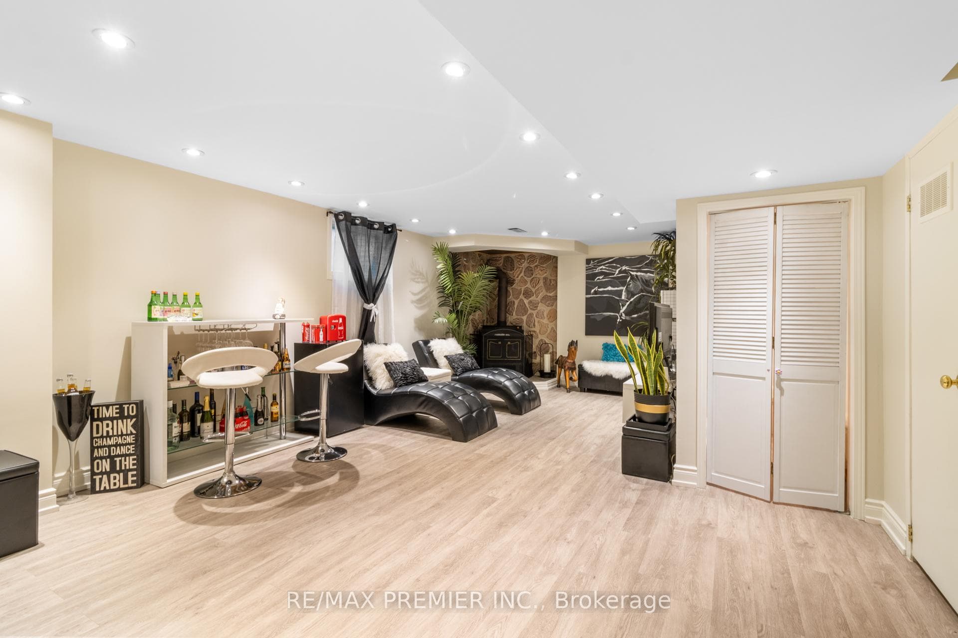 26 Ecclestone Drive photo 22
