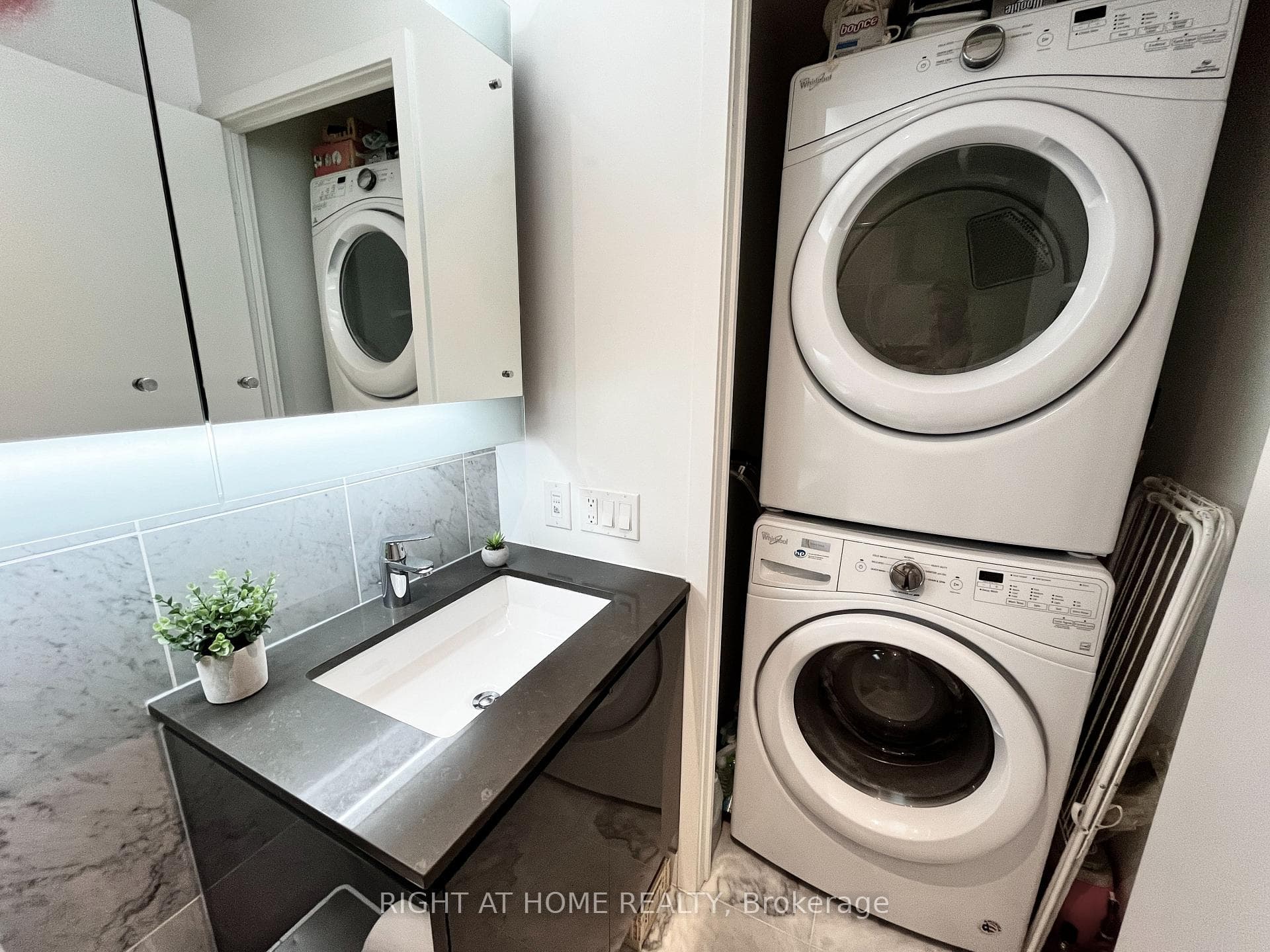 117 Mcmahon Drive Unit 2306 photo 13