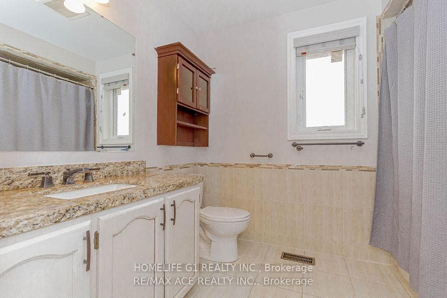 1319 Greenwood Crescent photo 32