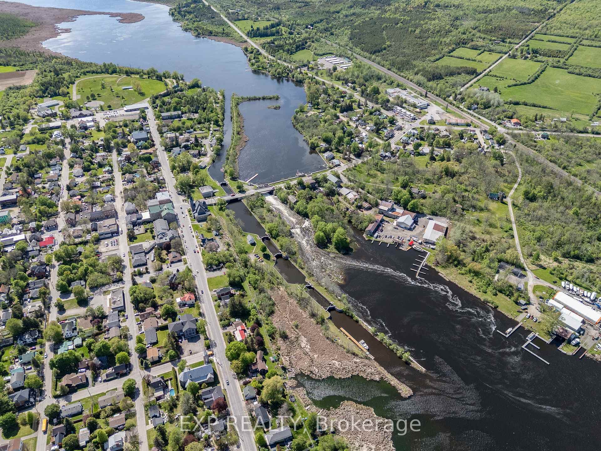 160 Charlotte Street photo 9