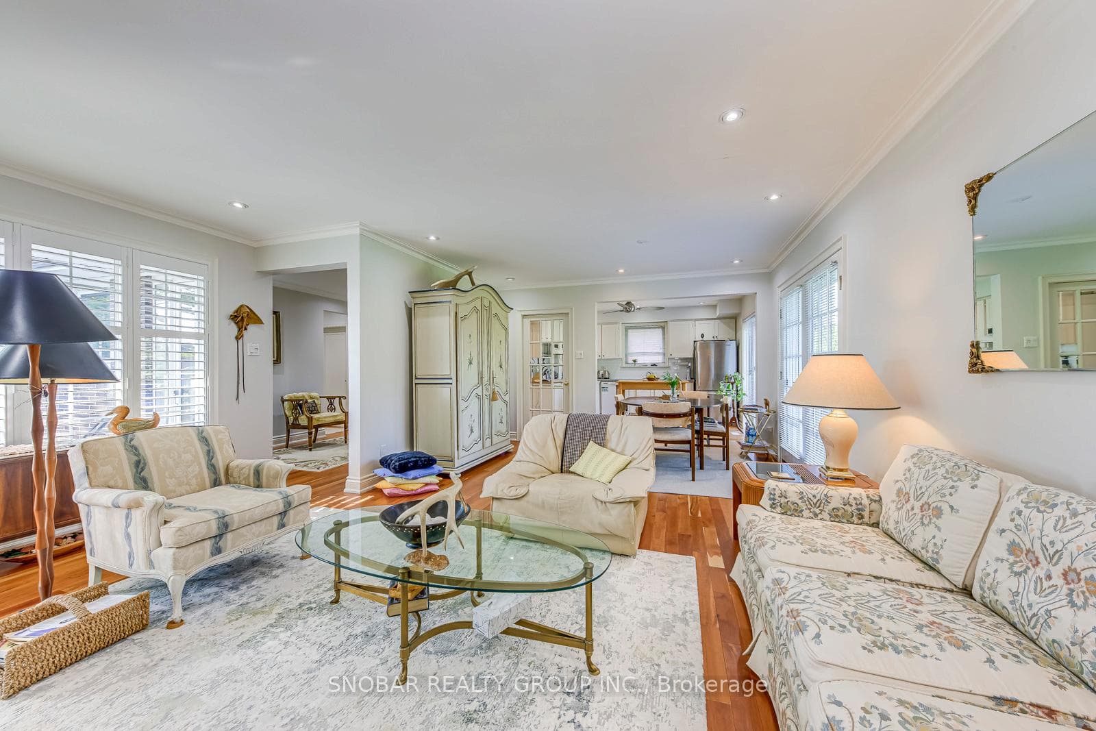 232 La Rose Avenue photo 6
