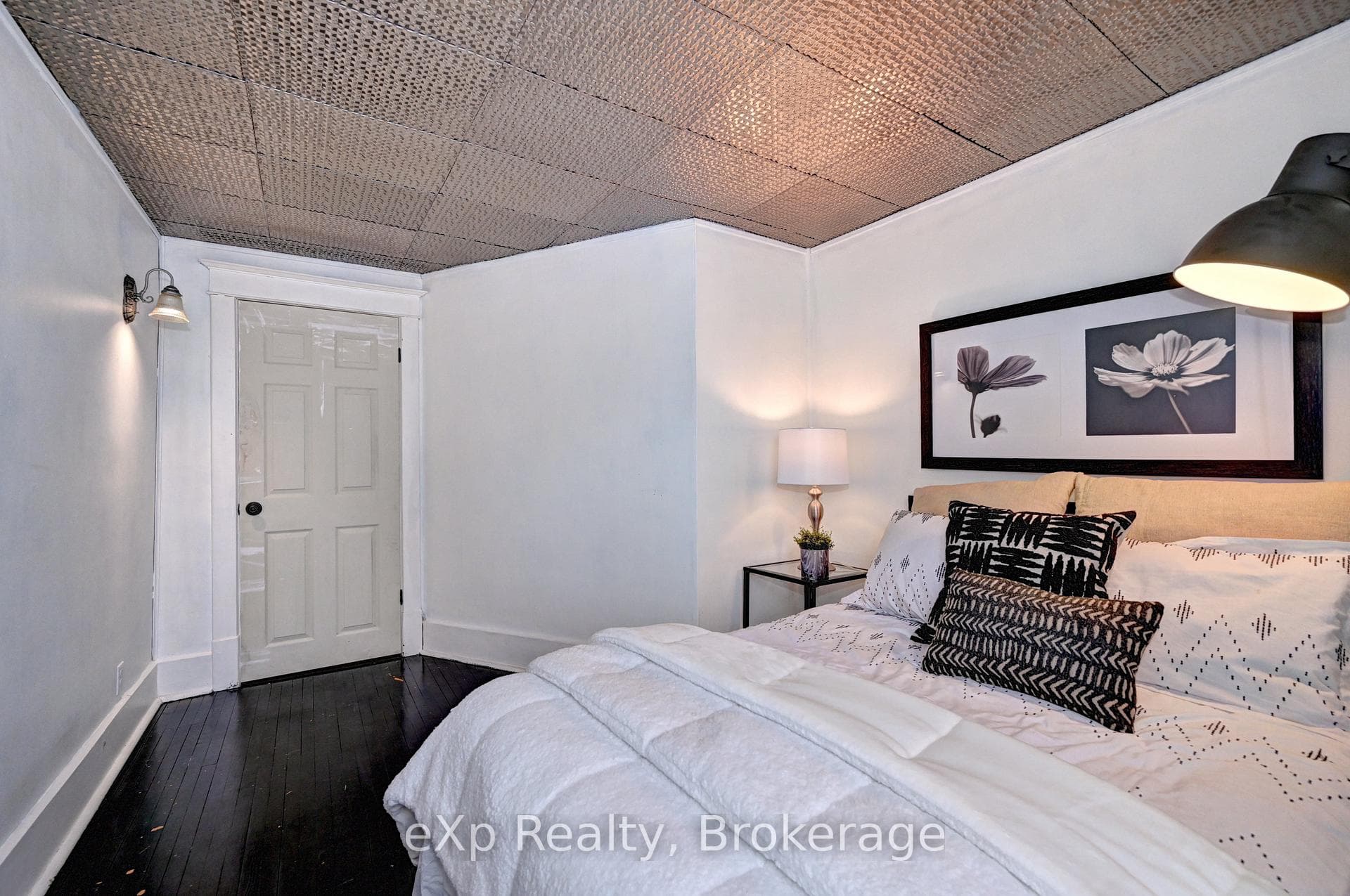 310 BARBER Avenue photo 31