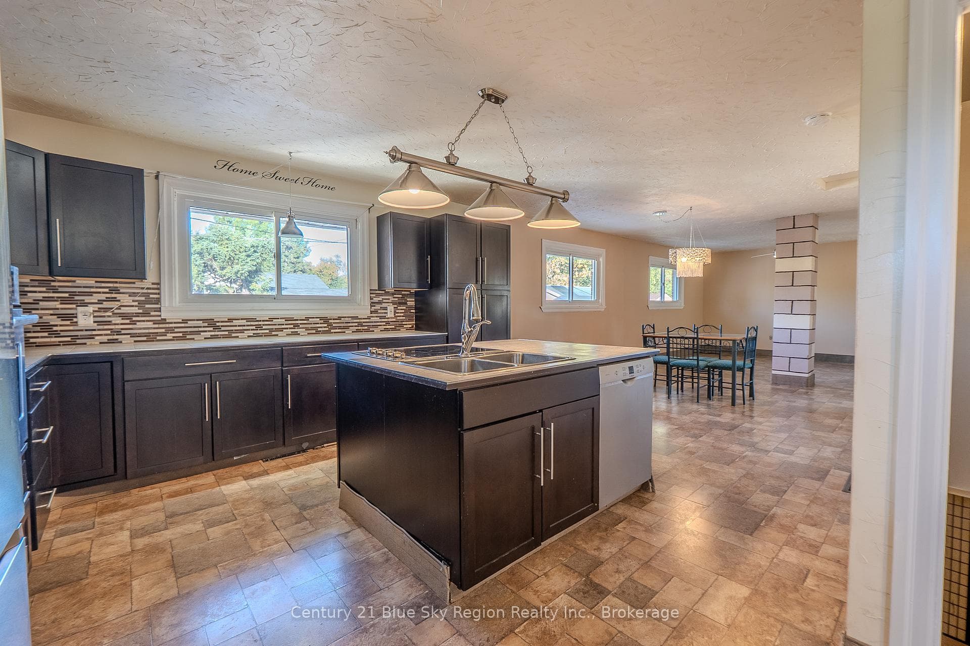 735 Mckay Avenue photo 2