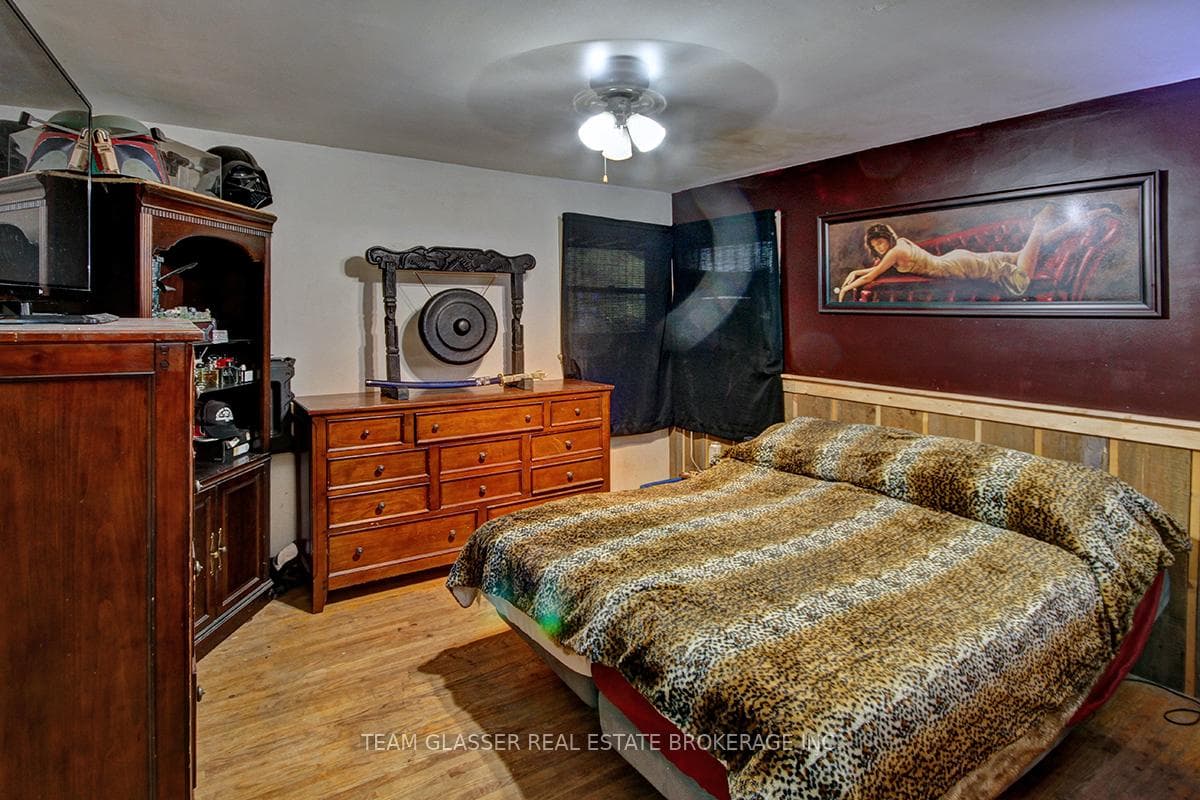 1656 MOFFATT Avenue photo 17