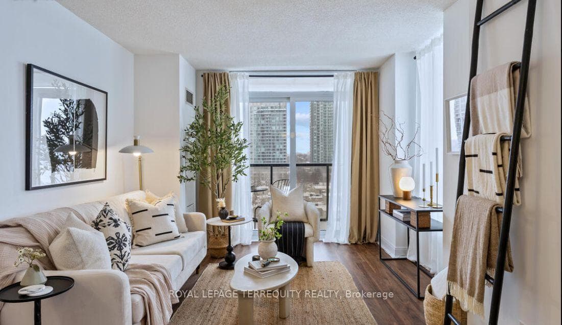 105 Harrison Garden Boulevard Unit 1004 photo 2