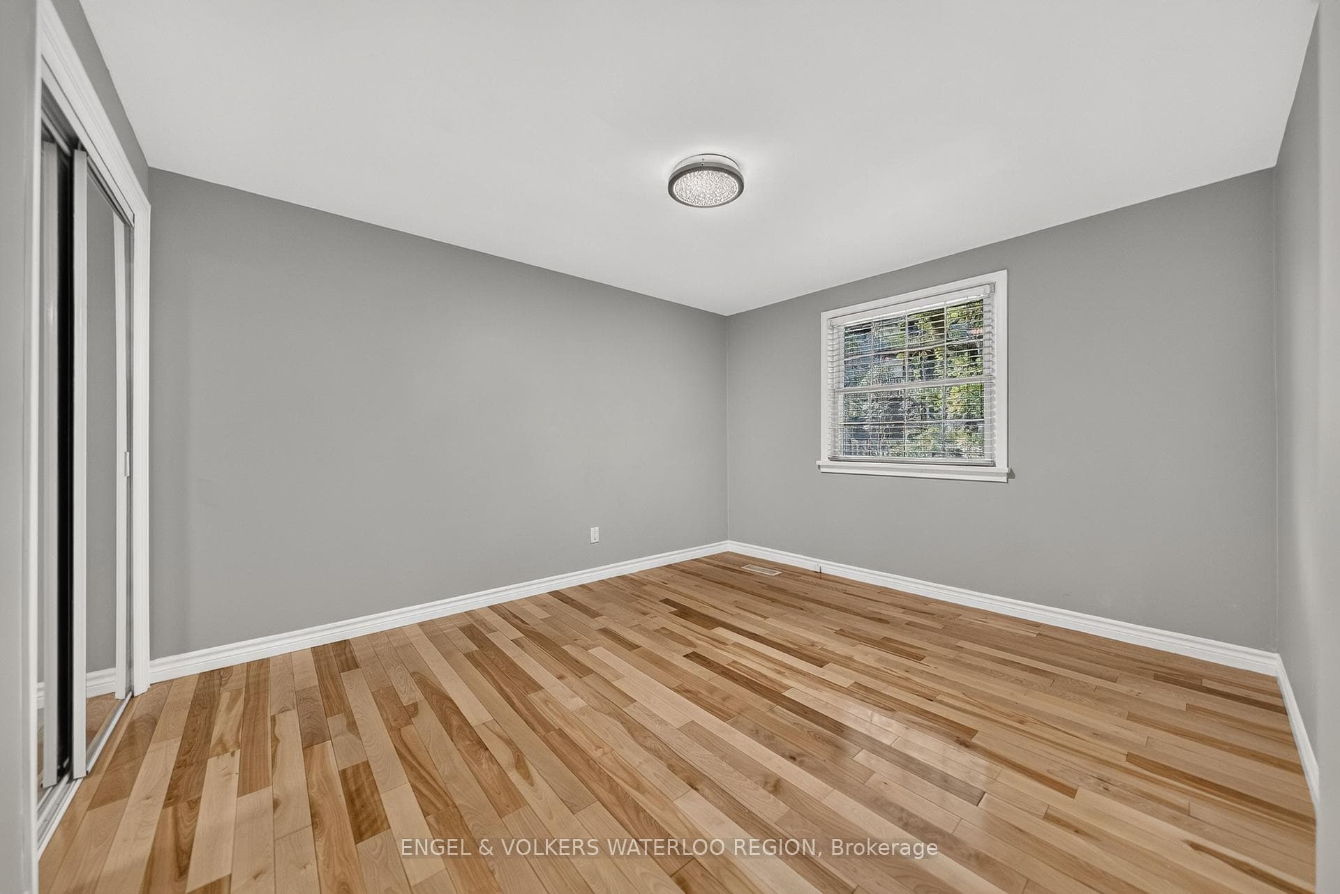 256 Shakespeare Drive photo 32