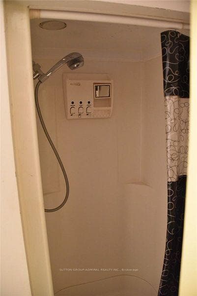 57 Maplegrove Avenue Unit Lower photo 12