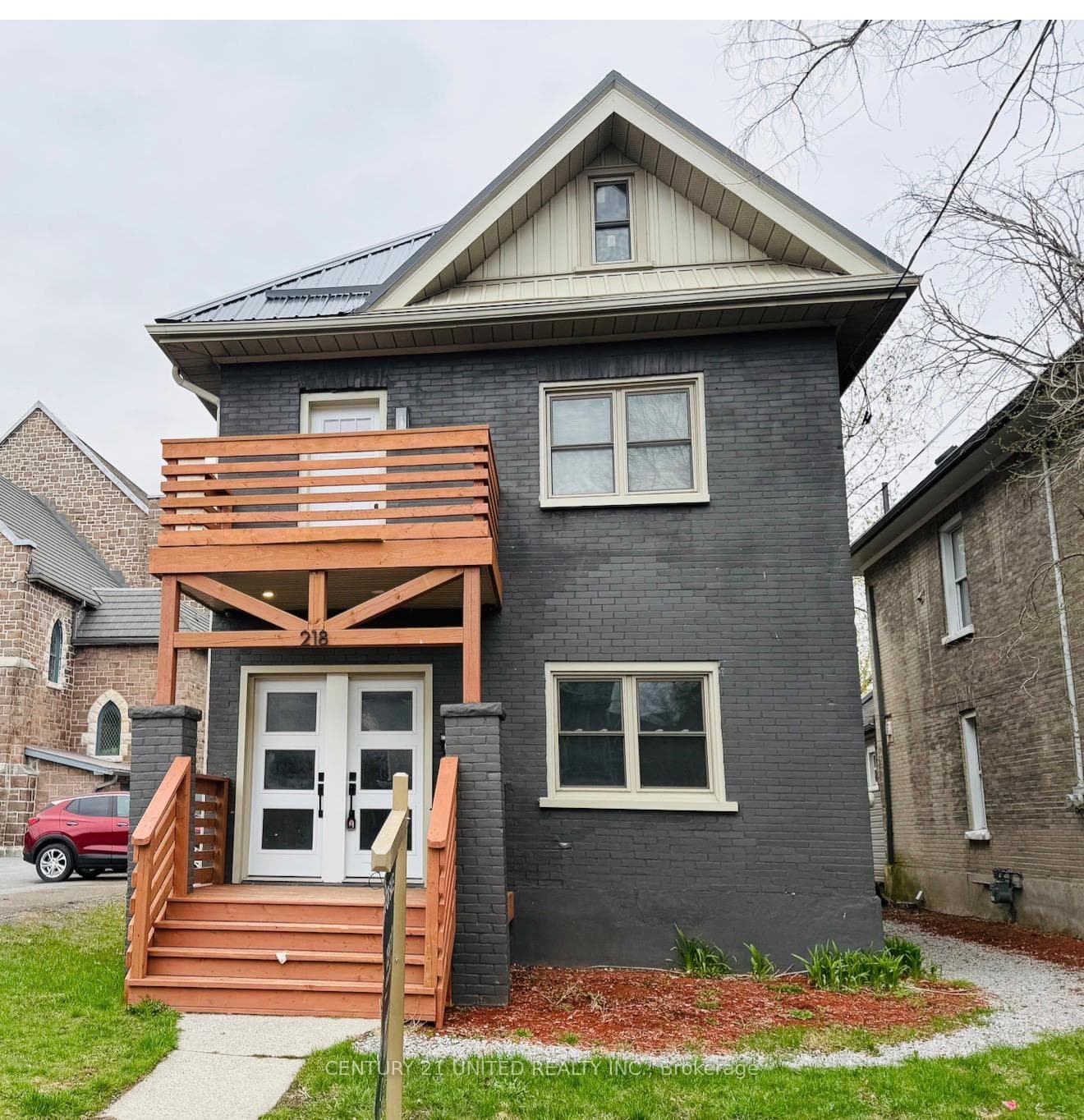 218 Park Street photo 1
