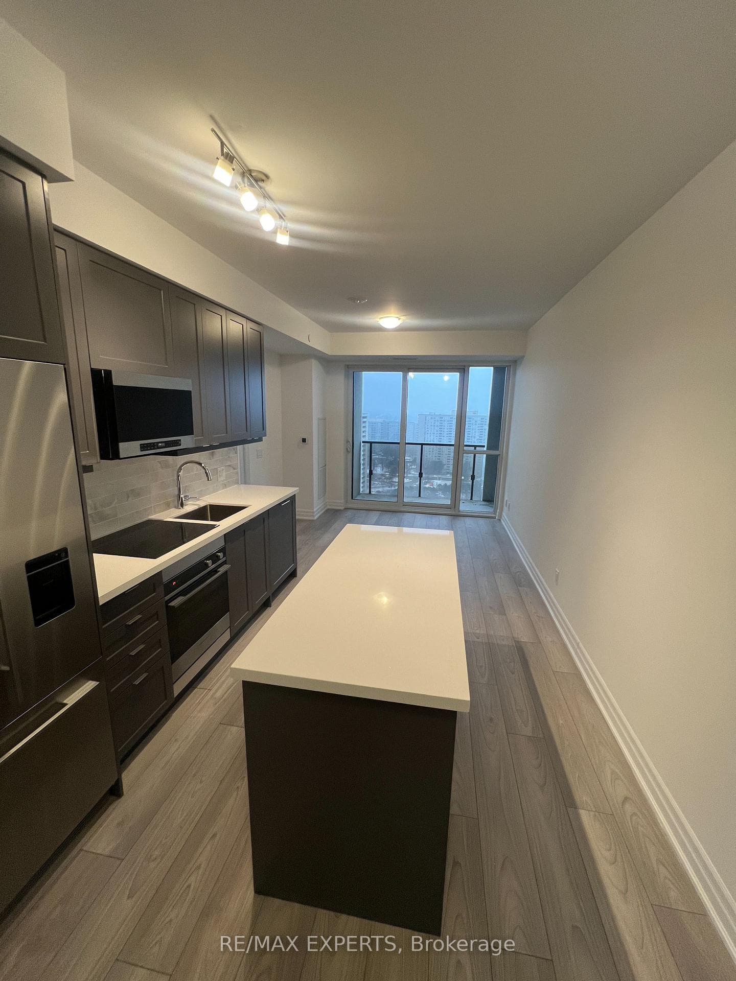 30 Elm Drive Unit 1702 photo 3