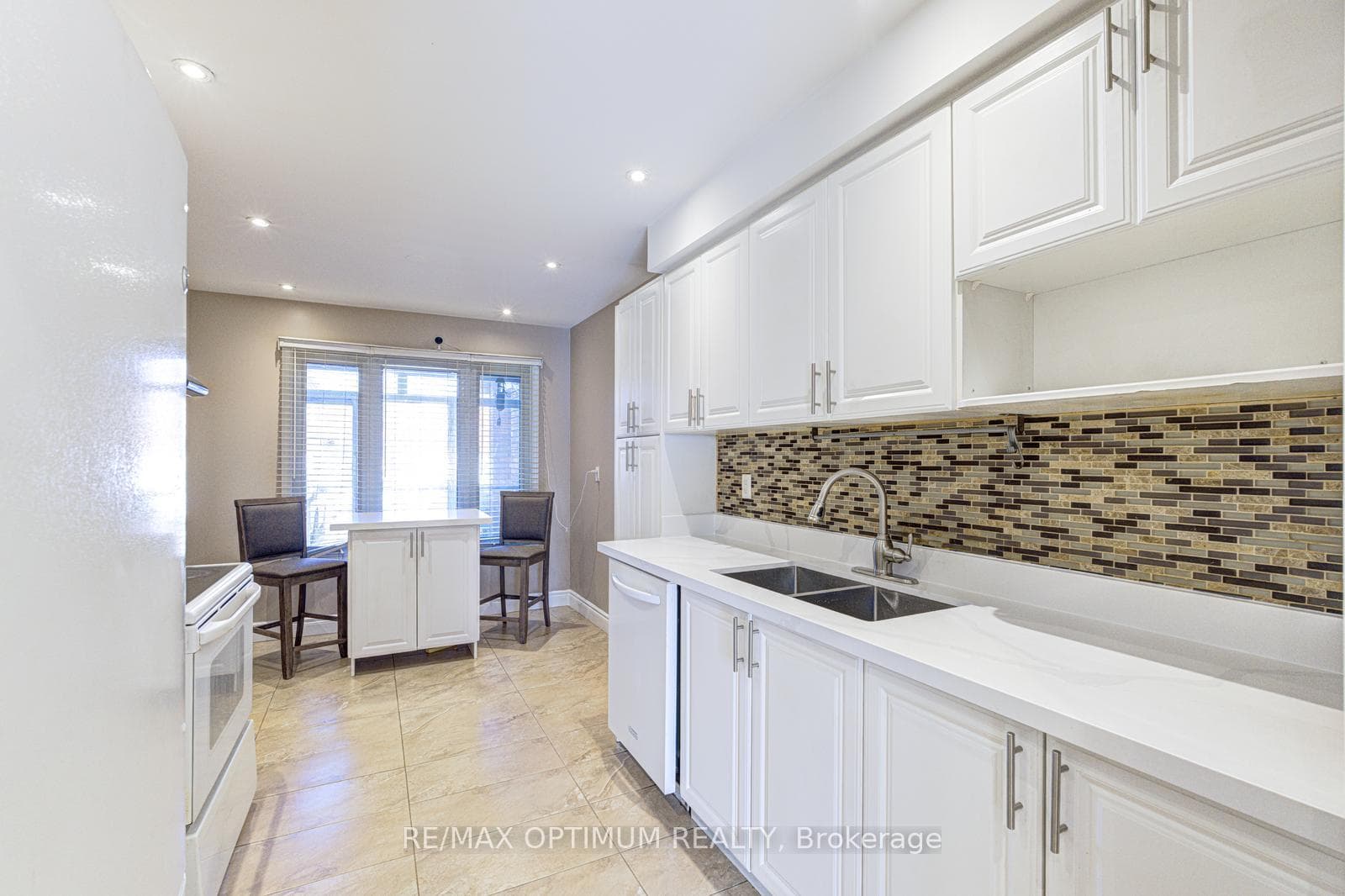 53 Dutch Crescent photo 16