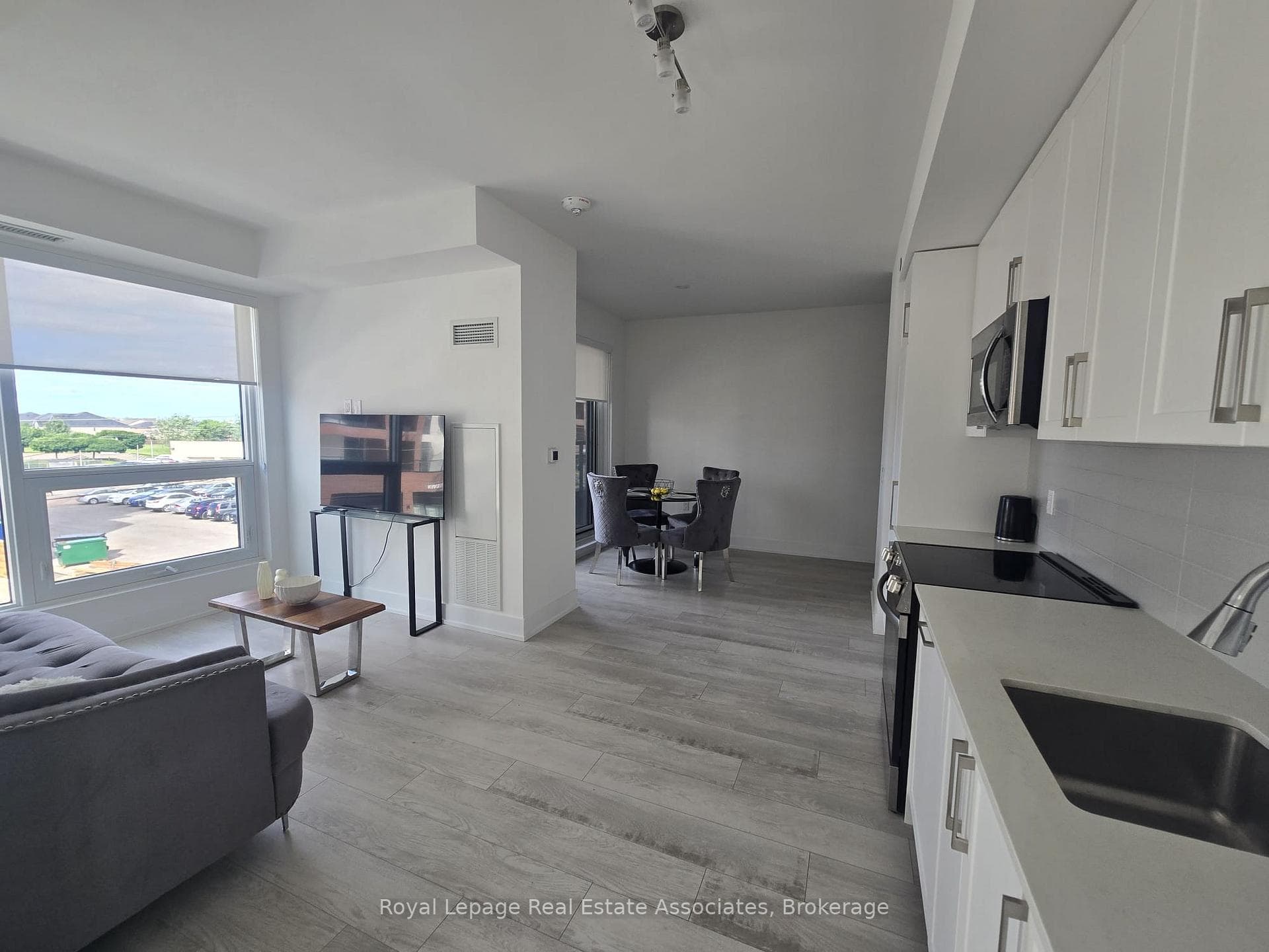 2450 Old Bronte Road Unit 204 photo 2