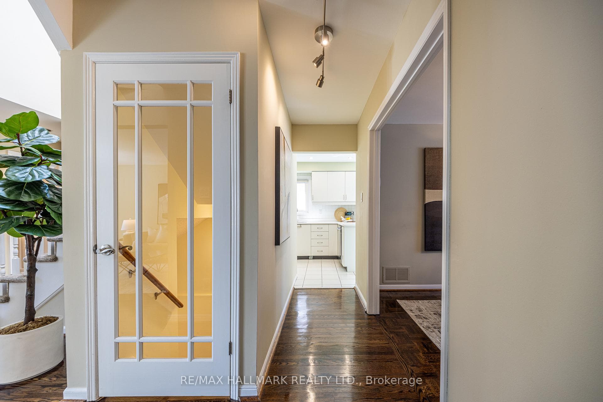 85 Colvin Crescent photo 13