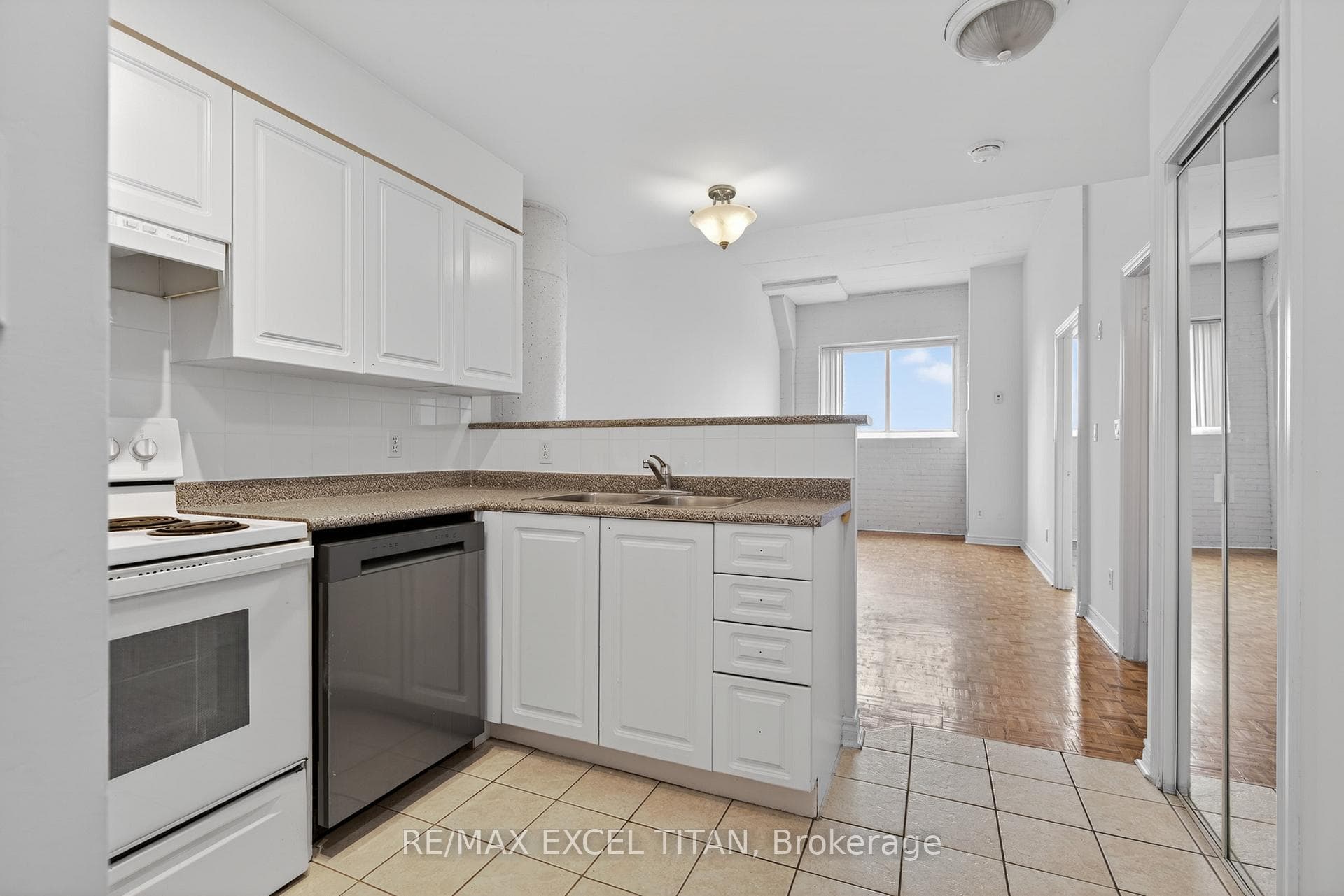 1401 Dupont Street Unit 404 photo 5