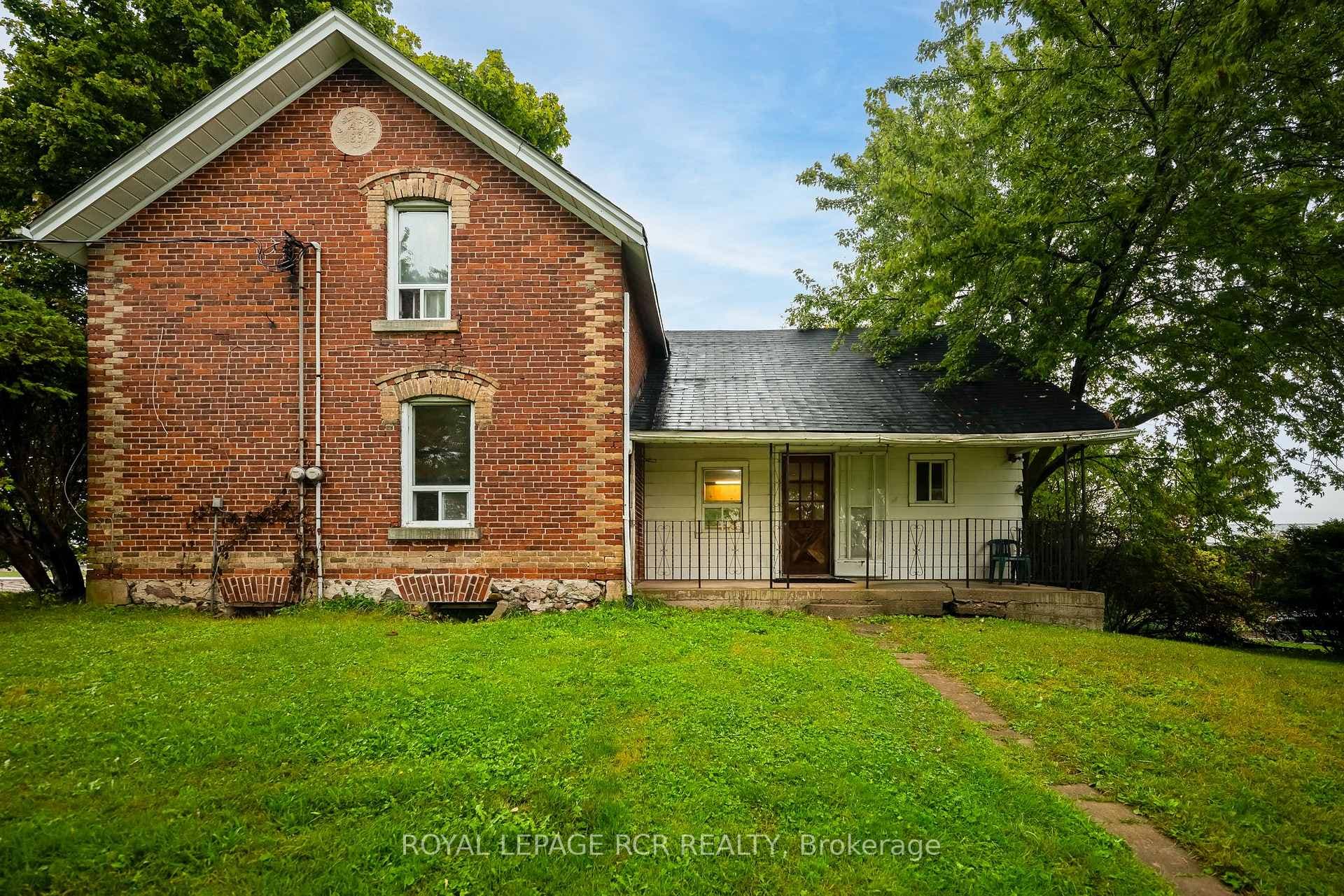 231325 Trafalgar Road photo 2