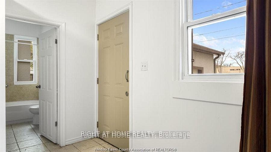 762 AYLMER Avenue photo 4