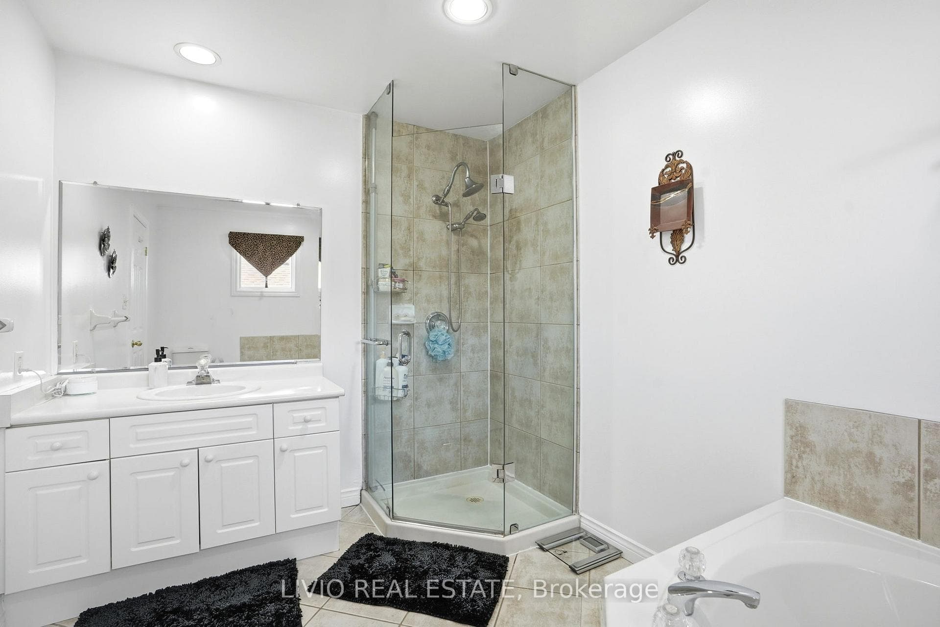 19 KONSTANTINE Court photo 25