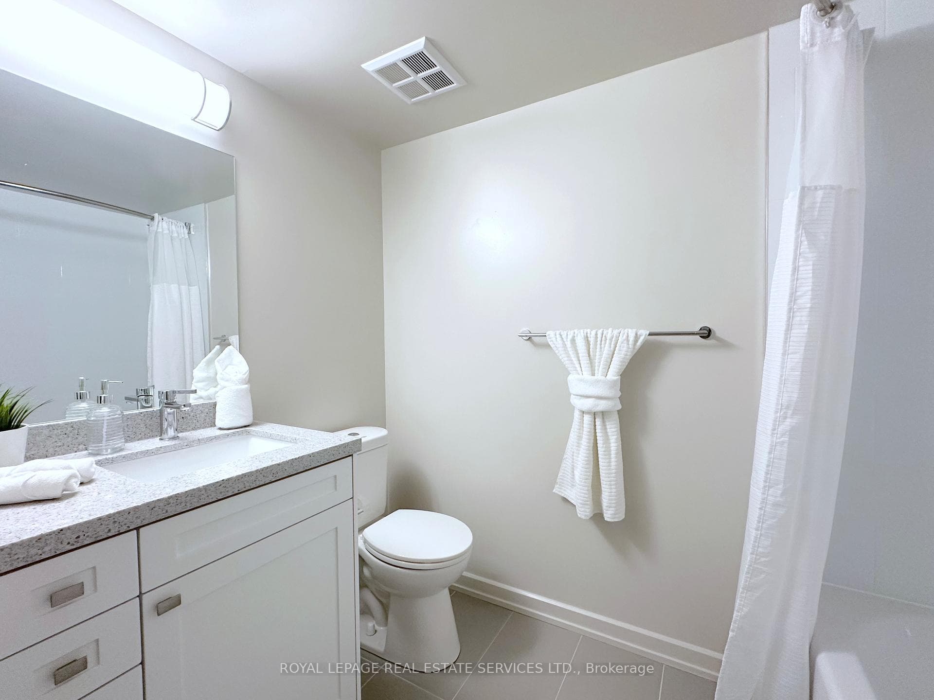 17 Brookbanks Drive Unit 606 photo 16