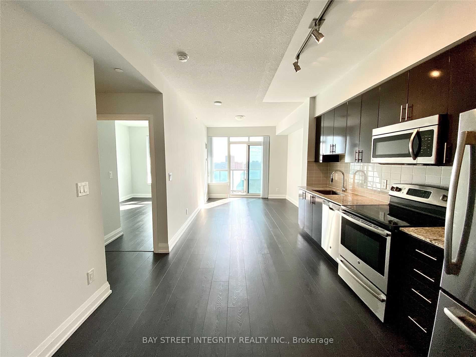 7171 Yonge Street Unit 2010 photo 8