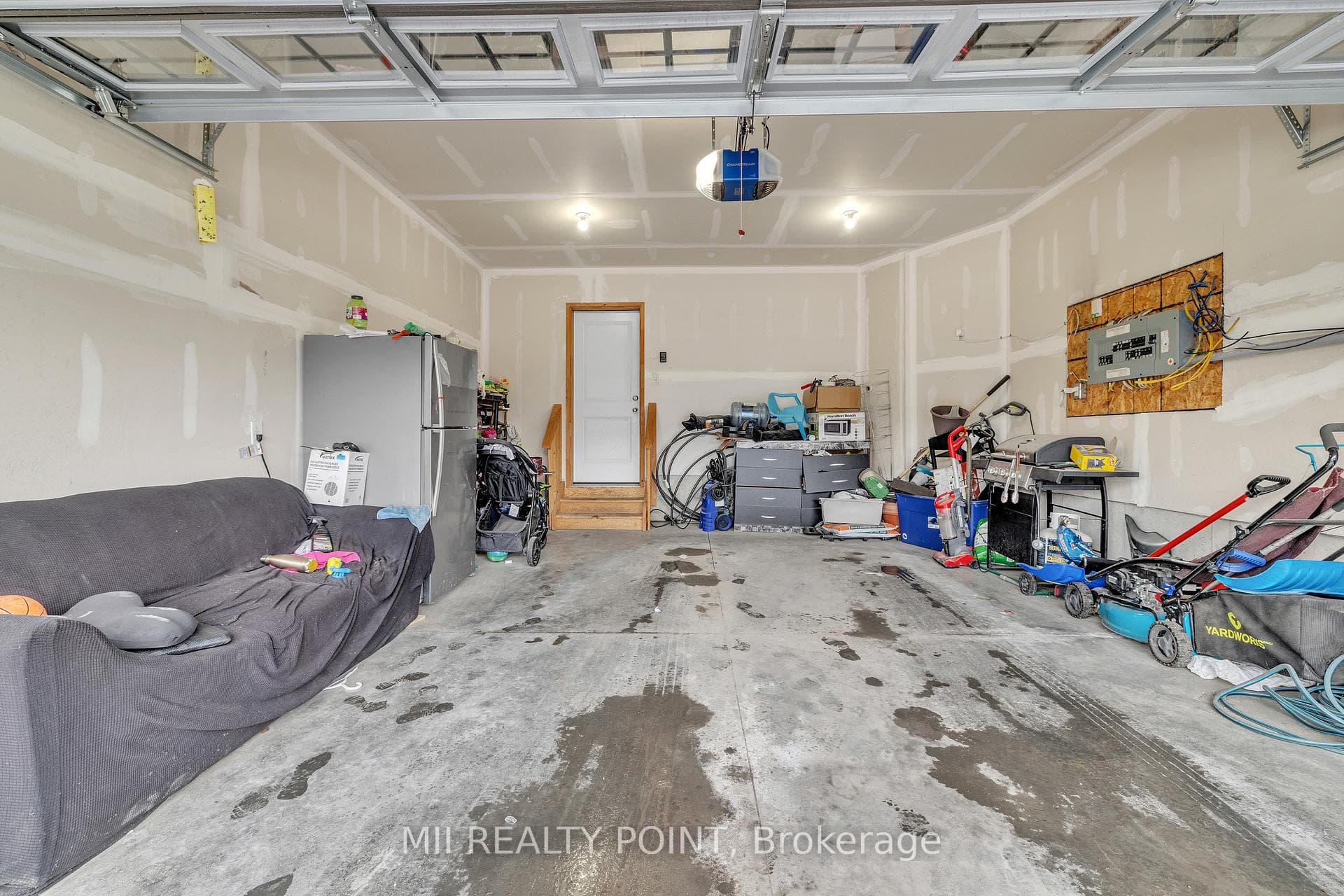 145 Links Crescent photo 34