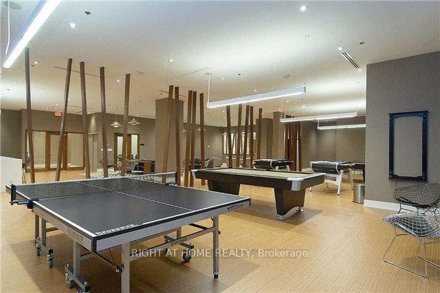111 St Clair Avenue Unit 806 photo 21