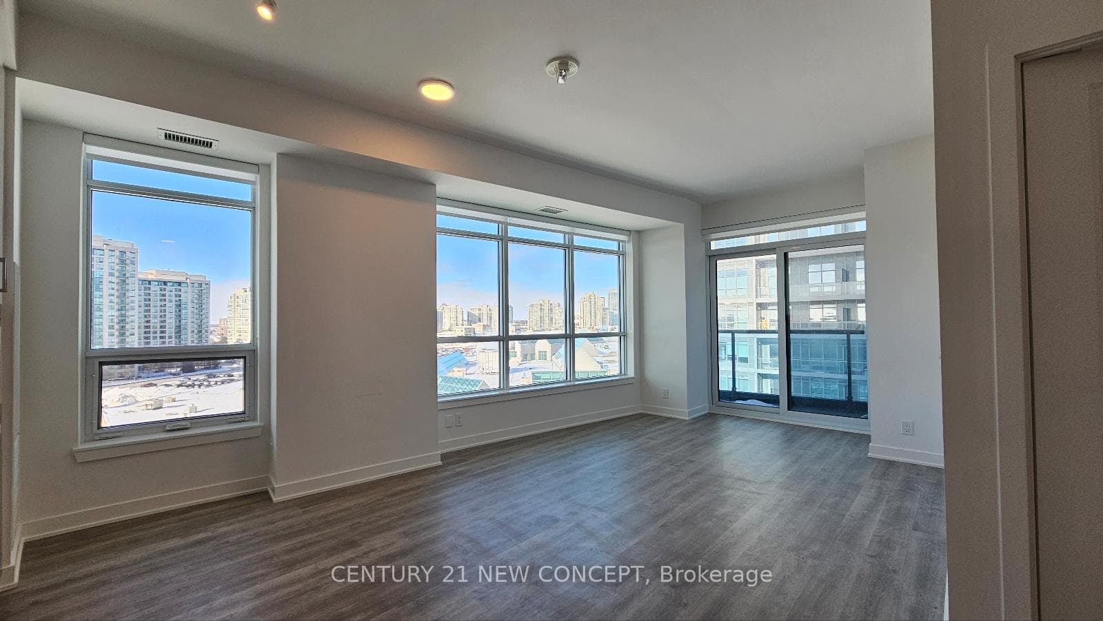 30 Upper Mall Way Unit 618 photo 2