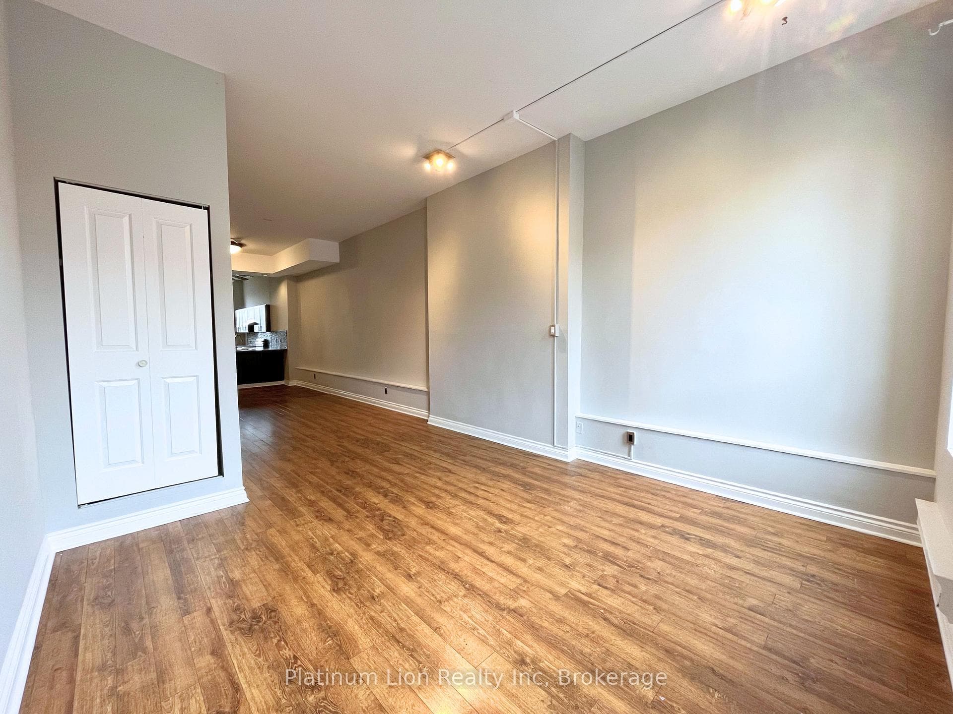 225 King Street Unit 4 photo 4