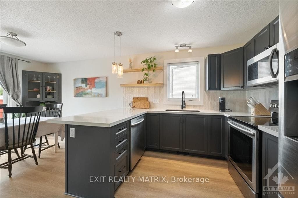 128 ABBEY Crescent photo 15