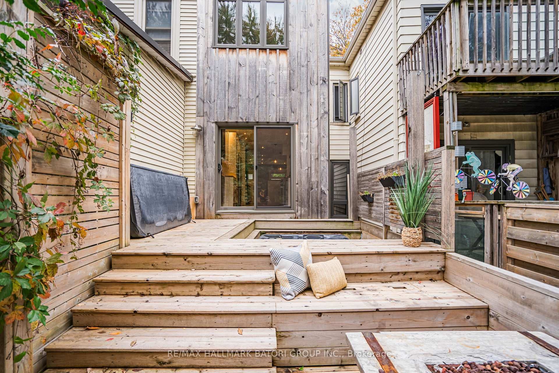 53 1/2 Sumach Street photo 24