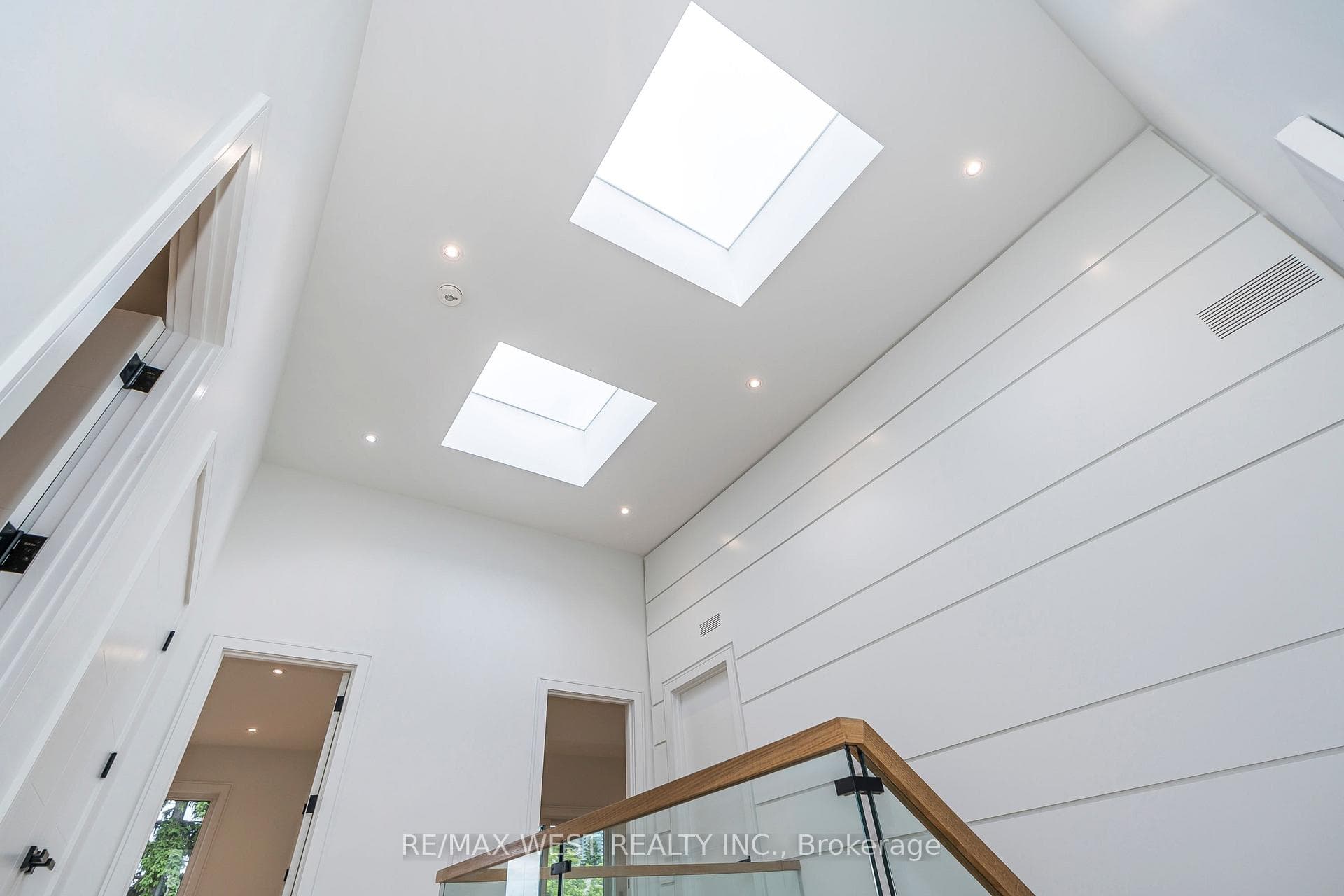 109 Hounslow Avenue photo 29