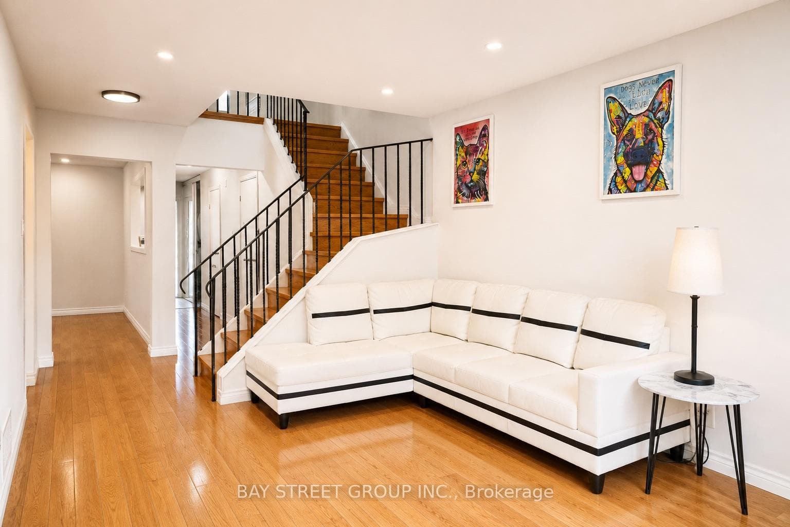 82 Radwell Crescent photo 6