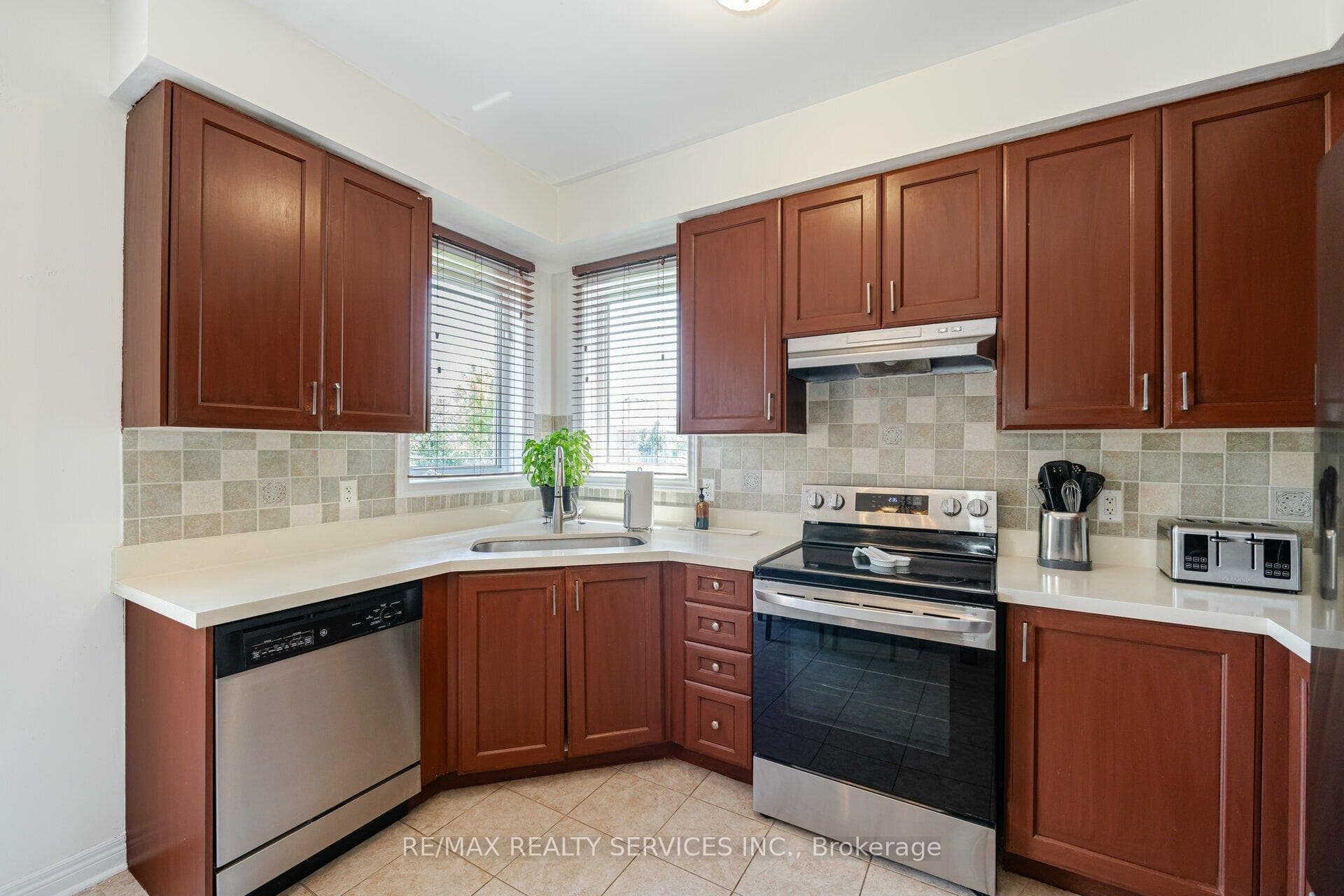 108 Walker Road photo 6
