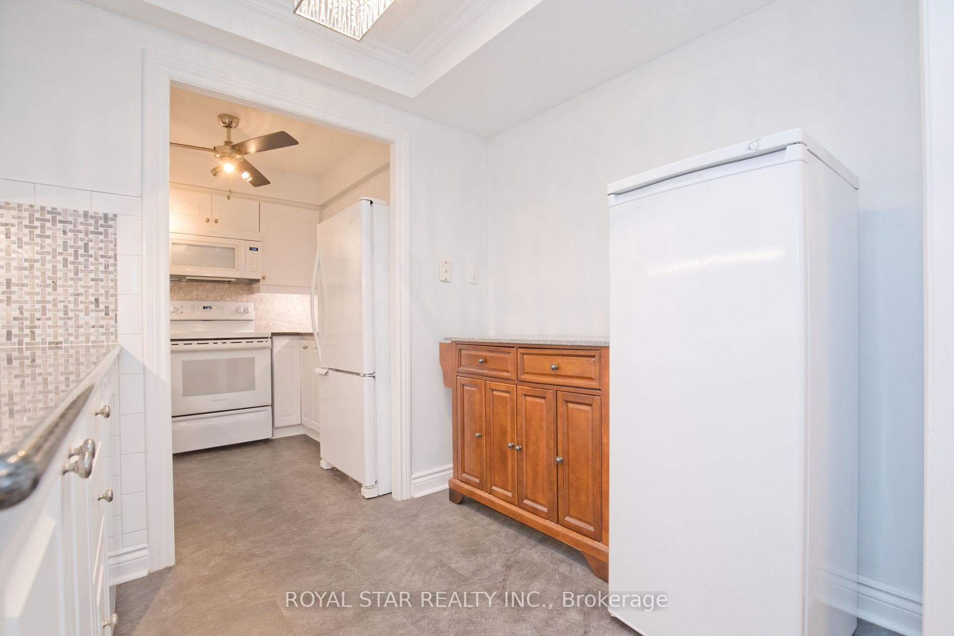1535 Lakeshore Road Unit 1607 photo 9